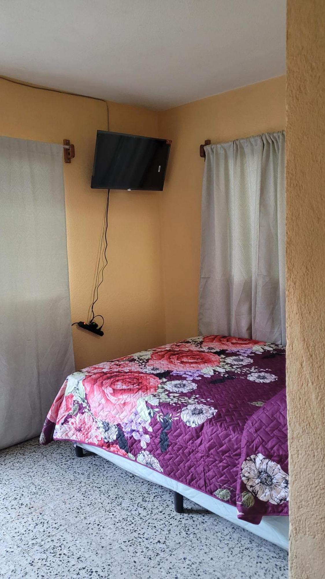 Hostal Sweet Dreams Panajachel Bagian luar foto