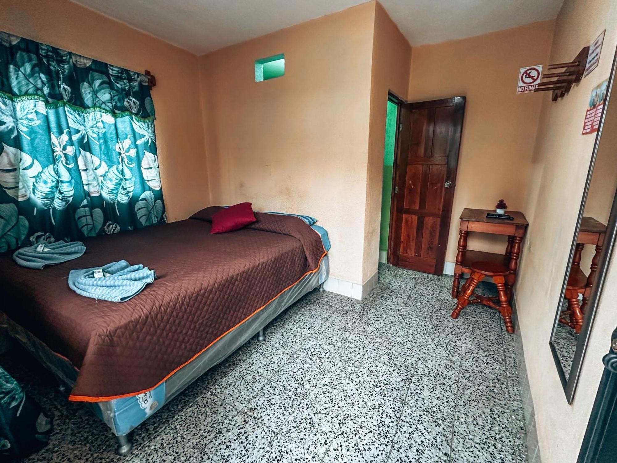 Hostal Sweet Dreams Panajachel Bagian luar foto